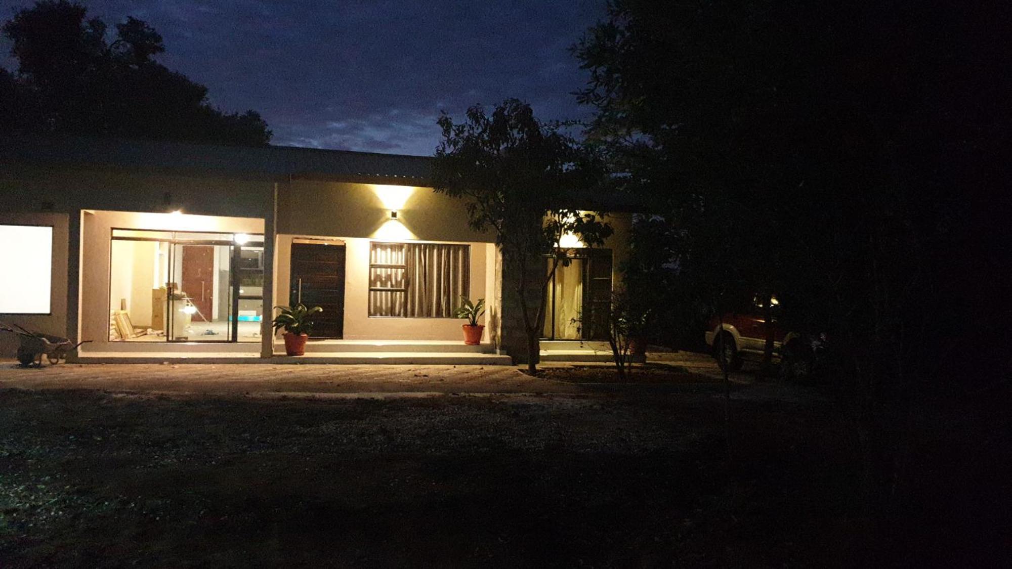 Villa Lombe, Off Great East Road, Silverest Silver Rest エクステリア 写真